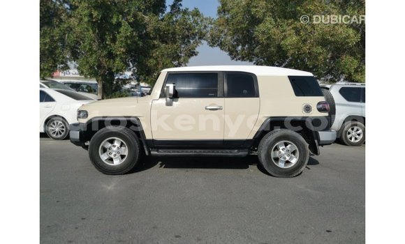 Nunua Imported Toyota FJ Cruiser Beige Gari ndani ya Import - Dubai nchini Kati Kenya Nunua Imported Toyota FJ Cruiser Beige Gari ndani ya Import - Dubai nchini Kati Kenya