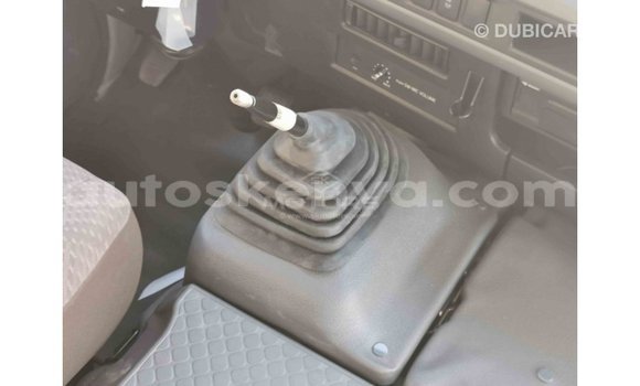 Imported Toyota Coaster White Makiinaa iti Import - Dubai keessatti Central Kenya keessatti Imported Toyota Coaster White Makiinaa iti Import - Dubai keessatti Central Kenya keessatti