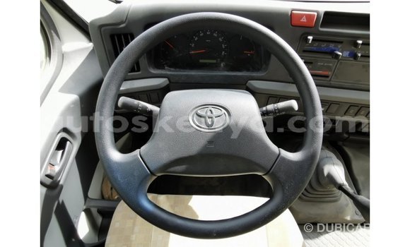Nunua Imported Toyota Coaster Nyeupe Gari ndani ya Import - Dubai nchini Kati Kenya Nunua Imported Toyota Coaster Nyeupe Gari ndani ya Import - Dubai nchini Kati Kenya