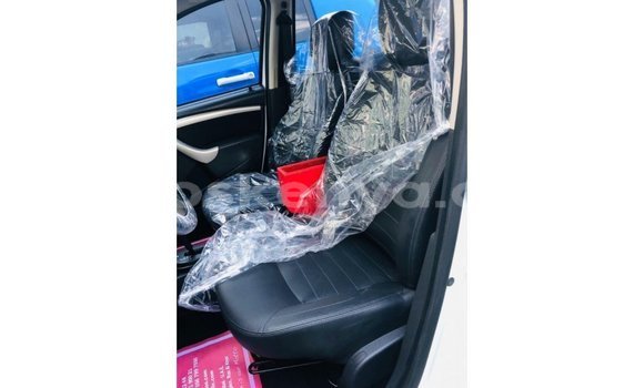 Nunua Imported Renault Duster Nyeupe Gari ndani ya Import - Dubai nchini Kati Kenya Nunua Imported Renault Duster Nyeupe Gari ndani ya Import - Dubai nchini Kati Kenya