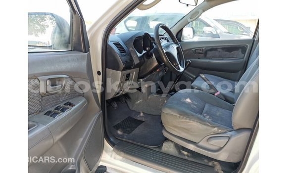 Imported Toyota Hilux White Makiinaa iti Import - Dubai keessatti Central Kenya keessatti Imported Toyota Hilux White Makiinaa iti Import - Dubai keessatti Central Kenya keessatti