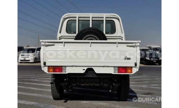 Imported Toyota Land Cruiser White Makiinaa iti Import - Dubai keessatti Central Kenya keessatti Imported Toyota Land Cruiser White Makiinaa iti Import - Dubai keessatti Central Kenya keessatti