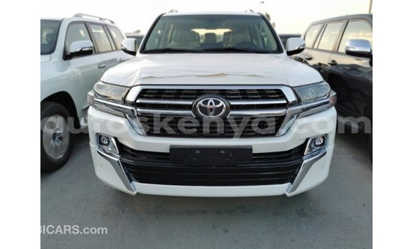 Imported Toyota Land Cruiser White Makiinaa iti Import - Dubai keessatti Central Kenya keessatti Imported Toyota Land Cruiser White Makiinaa iti Import - Dubai keessatti Central Kenya keessatti