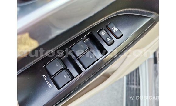 Imported Toyota Land Cruiser White Makiinaa iti Import - Dubai keessatti Central Kenya keessatti Imported Toyota Land Cruiser White Makiinaa iti Import - Dubai keessatti Central Kenya keessatti