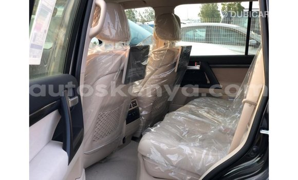 Nunua Imported Toyota Land Cruiser Nyeusi Gari ndani ya Import - Dubai nchini Kati Kenya Nunua Imported Toyota Land Cruiser Nyeusi Gari ndani ya Import - Dubai nchini Kati Kenya