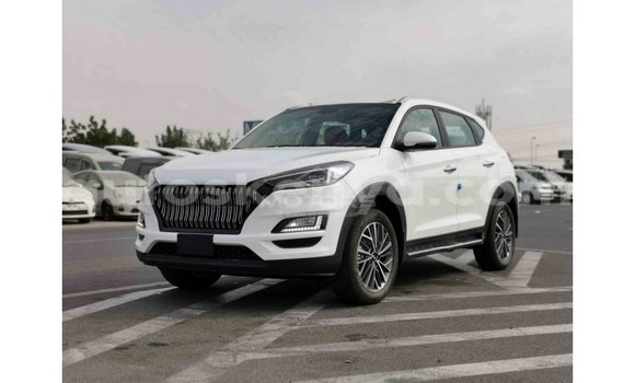 Buy Import Hyundai Tucson White Car in Import - Dubai in Central Kenya Buy Import Hyundai Tucson White Car in Import - Dubai in Central Kenya
