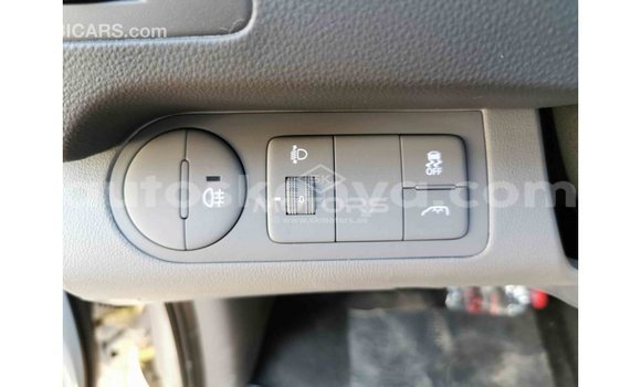 Imported Hyundai Chorus White Netiree iti Import - Dubai keessatti Central Kenya keessatti Imported Hyundai Chorus White Netiree iti Import - Dubai keessatti Central Kenya keessatti