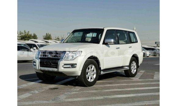 Imported Mitsubishi Pajero White Makiinaa iti Import - Dubai keessatti Central Kenya keessatti Imported Mitsubishi Pajero White Makiinaa iti Import - Dubai keessatti Central Kenya keessatti