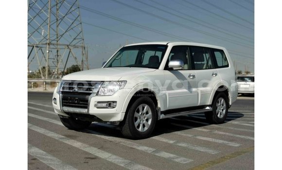 Nunua Imported Mitsubishi Pajero Nyeupe Gari ndani ya Import - Dubai nchini Kati Kenya Nunua Imported Mitsubishi Pajero Nyeupe Gari ndani ya Import - Dubai nchini Kati Kenya