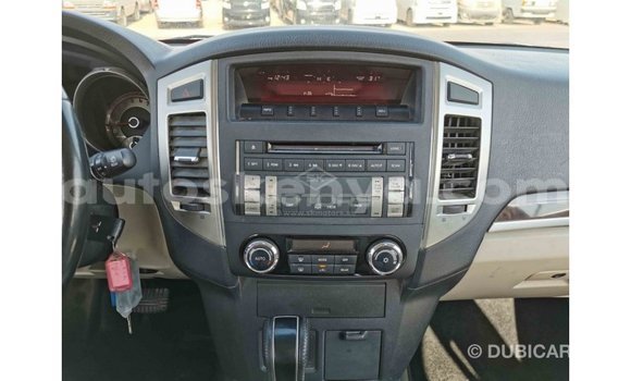 Nunua Imported Mitsubishi Pajero Nyeupe Gari ndani ya Import - Dubai nchini Kati Kenya Nunua Imported Mitsubishi Pajero Nyeupe Gari ndani ya Import - Dubai nchini Kati Kenya