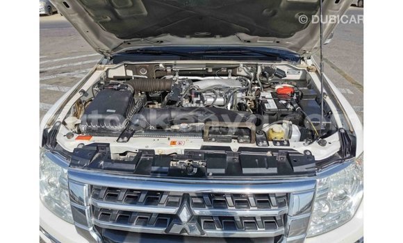 Nunua Imported Mitsubishi Pajero Nyeupe Gari ndani ya Import - Dubai nchini Kati Kenya Nunua Imported Mitsubishi Pajero Nyeupe Gari ndani ya Import - Dubai nchini Kati Kenya