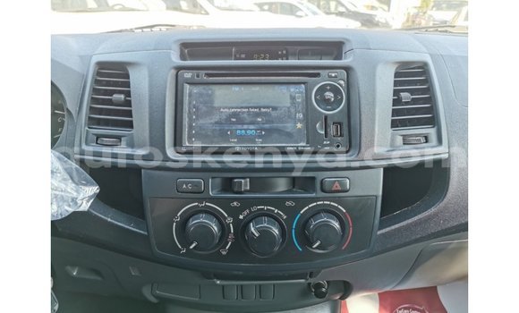 Imported Toyota Hilux White Makiinaa iti Import - Dubai keessatti Central Kenya keessatti Imported Toyota Hilux White Makiinaa iti Import - Dubai keessatti Central Kenya keessatti