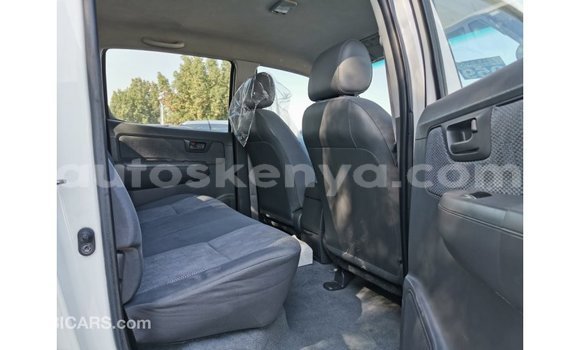Imported Toyota Hilux White Makiinaa iti Import - Dubai keessatti Central Kenya keessatti Imported Toyota Hilux White Makiinaa iti Import - Dubai keessatti Central Kenya keessatti