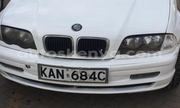Oofamaa BMW 3–Series White Makiinaa iti Nairobi keessatti Nairobi keessatti