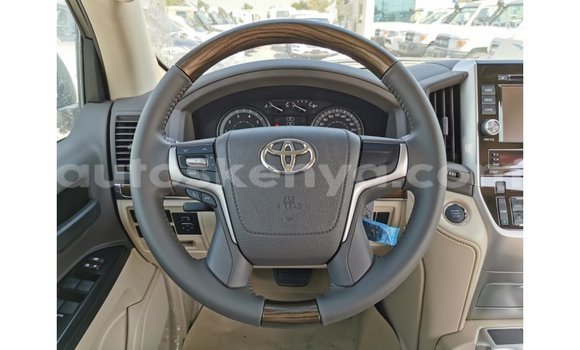 Buy Import Toyota Land Cruiser White Car in Import - Dubai in Central Kenya Buy Import Toyota Land Cruiser White Car in Import - Dubai in Central Kenya