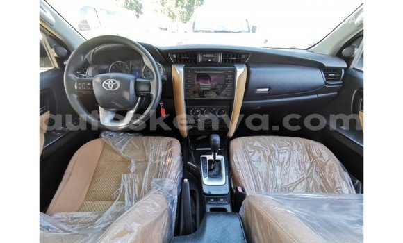 Imported Toyota Fortuner White Makiinaa iti Import - Dubai keessatti Central Kenya keessatti Imported Toyota Fortuner White Makiinaa iti Import - Dubai keessatti Central Kenya keessatti