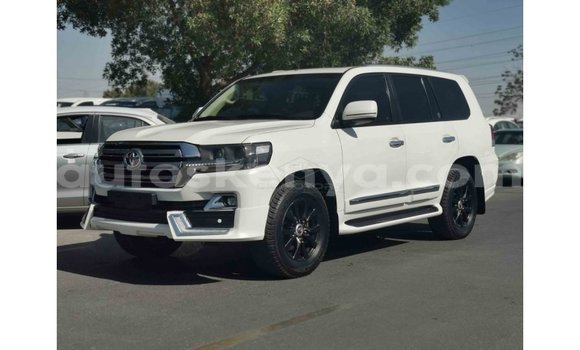 Buy Import Toyota Land Cruiser White Car in Import - Dubai in Central Kenya Buy Import Toyota Land Cruiser White Car in Import - Dubai in Central Kenya