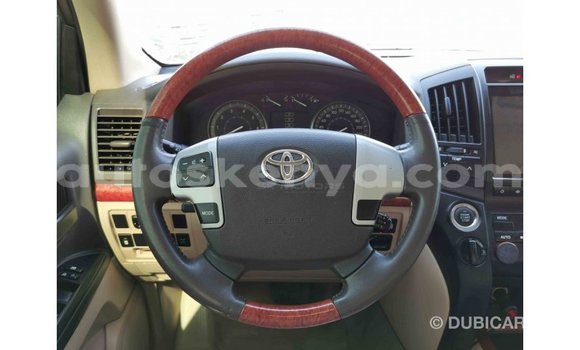 Buy Import Toyota Land Cruiser White Car in Import - Dubai in Central Kenya Buy Import Toyota Land Cruiser White Car in Import - Dubai in Central Kenya