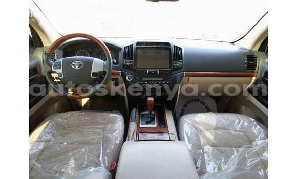 Buy Import Toyota Land Cruiser White Car in Import - Dubai in Central Kenya Buy Import Toyota Land Cruiser White Car in Import - Dubai in Central Kenya