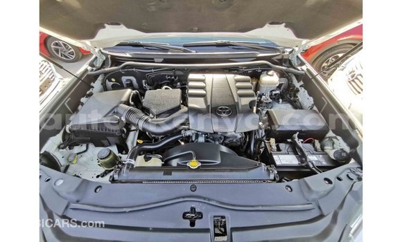 Buy Import Toyota Land Cruiser White Car in Import - Dubai in Central Kenya Buy Import Toyota Land Cruiser White Car in Import - Dubai in Central Kenya