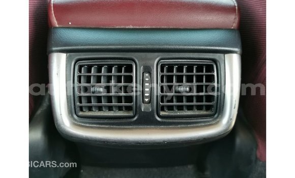 Imported Toyota Hilux White Makiinaa iti Import - Dubai keessatti Central Kenya keessatti Imported Toyota Hilux White Makiinaa iti Import - Dubai keessatti Central Kenya keessatti