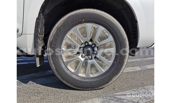Imported Toyota Prado White Makiinaa iti Import - Dubai keessatti Central Kenya keessatti Imported Toyota Prado White Makiinaa iti Import - Dubai keessatti Central Kenya keessatti