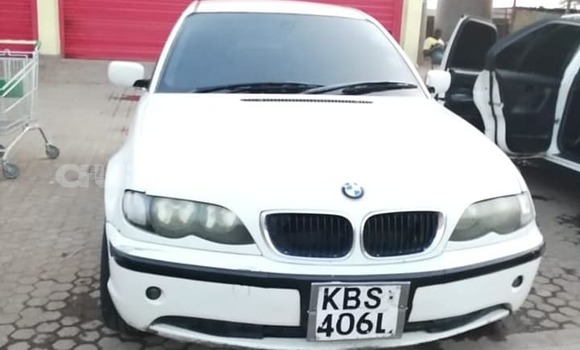 Oofamaa BMW 3–Series White Makiinaa iti Nairobi keessatti Nairobi keessatti