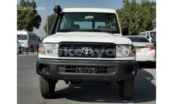 Nunua Imported Toyota Land Cruiser Nyeupe Gari ndani ya Import - Dubai nchini Kati Kenya Nunua Imported Toyota Land Cruiser Nyeupe Gari ndani ya Import - Dubai nchini Kati Kenya
