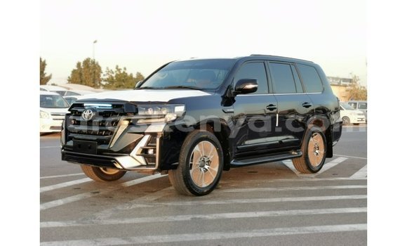 Imported Toyota Land Cruiser Black Makiinaa iti Import - Dubai keessatti Central Kenya keessatti