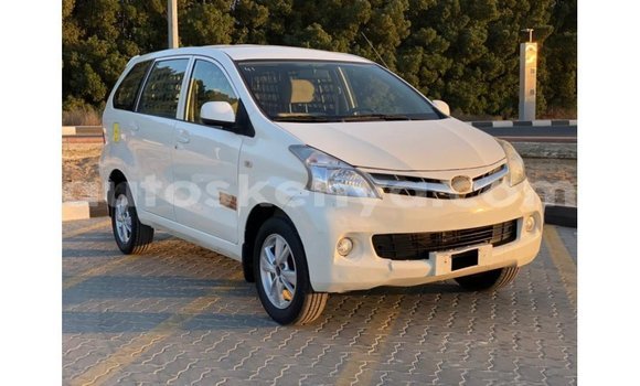 Imported Toyota Avanza White Makiinaa iti Import - Dubai keessatti Central Kenya keessatti