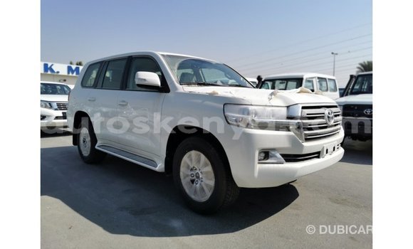 Imported Toyota Land Cruiser White Makiinaa iti Import - Dubai keessatti Central Kenya keessatti Imported Toyota Land Cruiser White Makiinaa iti Import - Dubai keessatti Central Kenya keessatti