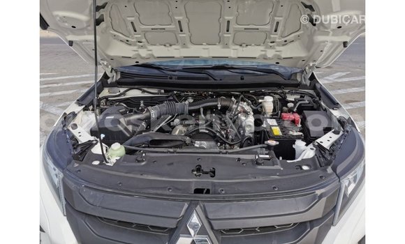 Imported Mitsubishi L200 White Makiinaa iti Import - Dubai keessatti Central Kenya keessatti Imported Mitsubishi L200 White Makiinaa iti Import - Dubai keessatti Central Kenya keessatti