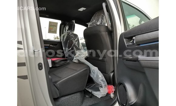 Nunua Imported Toyota Hilux Nyeupe Gari ndani ya Import - Dubai nchini Kati Kenya Nunua Imported Toyota Hilux Nyeupe Gari ndani ya Import - Dubai nchini Kati Kenya