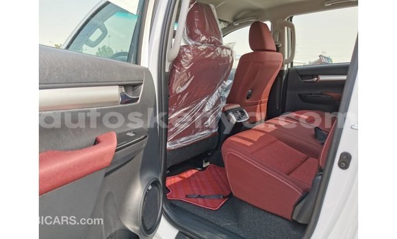 Buy Import Toyota Hilux White Car in Import - Dubai in Central Kenya Buy Import Toyota Hilux White Car in Import - Dubai in Central Kenya