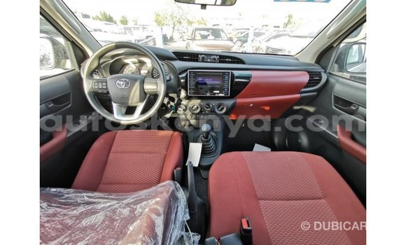 Imported Toyota Hilux White Makiinaa iti Import - Dubai keessatti Central Kenya keessatti Imported Toyota Hilux White Makiinaa iti Import - Dubai keessatti Central Kenya keessatti