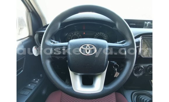 Imported Toyota Hilux White Makiinaa iti Import - Dubai keessatti Central Kenya keessatti Imported Toyota Hilux White Makiinaa iti Import - Dubai keessatti Central Kenya keessatti