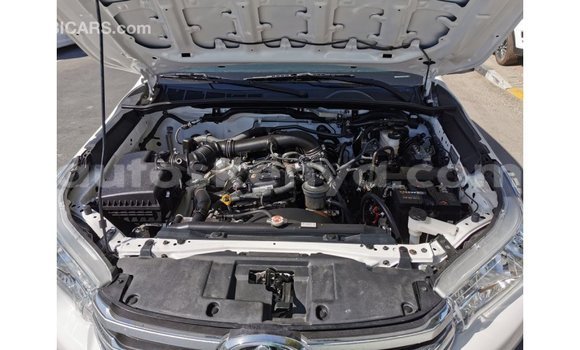 Imported Toyota Hilux White Makiinaa iti Import - Dubai keessatti Central Kenya keessatti Imported Toyota Hilux White Makiinaa iti Import - Dubai keessatti Central Kenya keessatti