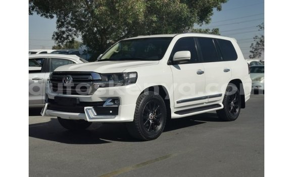 Nunua Imported Toyota Land Cruiser Nyeupe Gari ndani ya Import - Dubai nchini Kati Kenya Nunua Imported Toyota Land Cruiser Nyeupe Gari ndani ya Import - Dubai nchini Kati Kenya