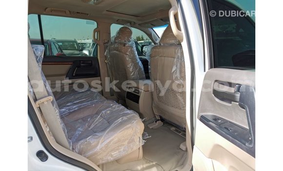 Nunua Imported Toyota Land Cruiser Nyeupe Gari ndani ya Import - Dubai nchini Kati Kenya Nunua Imported Toyota Land Cruiser Nyeupe Gari ndani ya Import - Dubai nchini Kati Kenya