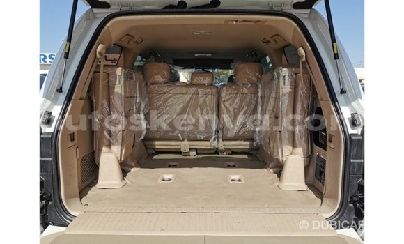 Nunua Imported Toyota Land Cruiser Nyeupe Gari ndani ya Import - Dubai nchini Kati Kenya Nunua Imported Toyota Land Cruiser Nyeupe Gari ndani ya Import - Dubai nchini Kati Kenya