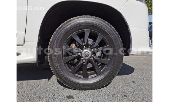 Nunua Imported Toyota Land Cruiser Nyeupe Gari ndani ya Import - Dubai nchini Kati Kenya Nunua Imported Toyota Land Cruiser Nyeupe Gari ndani ya Import - Dubai nchini Kati Kenya