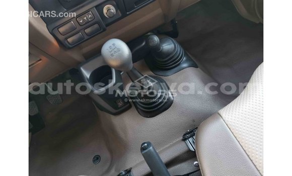 Buy Import Toyota Land Cruiser White Car in Import - Dubai in Central Kenya Buy Import Toyota Land Cruiser White Car in Import - Dubai in Central Kenya