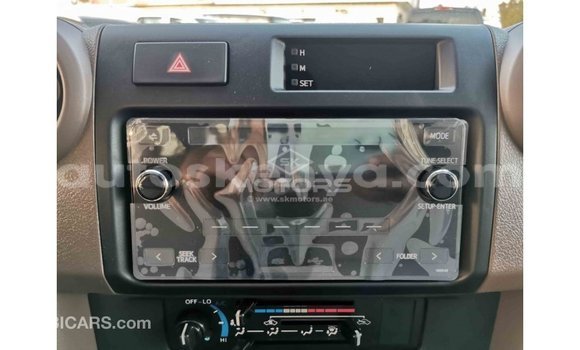 Buy Import Toyota Land Cruiser White Car in Import - Dubai in Central Kenya Buy Import Toyota Land Cruiser White Car in Import - Dubai in Central Kenya