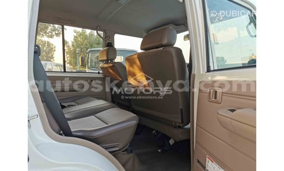 Buy Import Toyota Land Cruiser White Car in Import - Dubai in Central Kenya Buy Import Toyota Land Cruiser White Car in Import - Dubai in Central Kenya