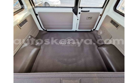 Buy Import Toyota Land Cruiser White Car in Import - Dubai in Central Kenya Buy Import Toyota Land Cruiser White Car in Import - Dubai in Central Kenya