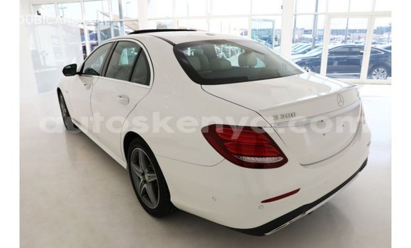 Imported Mercedes‒Benz 1117 White Netiree iti Import - Dubai keessatti Central Kenya keessatti Imported Mercedes‒Benz 1117 White Netiree iti Import - Dubai keessatti Central Kenya keessatti
