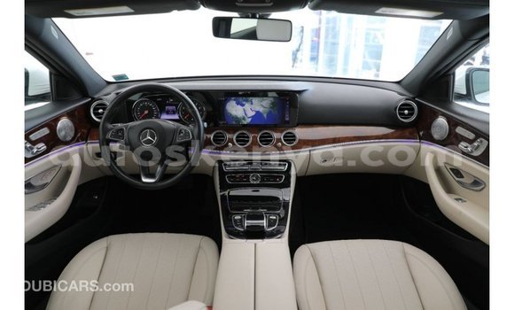 Imported Mercedes‒Benz 1117 White Netiree iti Import - Dubai keessatti Central Kenya keessatti Imported Mercedes‒Benz 1117 White Netiree iti Import - Dubai keessatti Central Kenya keessatti