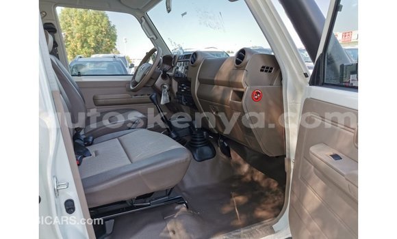 Nunua Imported Toyota Land Cruiser Nyeupe Gari ndani ya Import - Dubai nchini Kati Kenya Nunua Imported Toyota Land Cruiser Nyeupe Gari ndani ya Import - Dubai nchini Kati Kenya