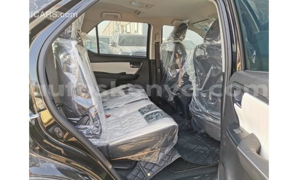 Nunua Imported Toyota Fortuner Nyeusi Gari ndani ya Import - Dubai nchini Kati Kenya Nunua Imported Toyota Fortuner Nyeusi Gari ndani ya Import - Dubai nchini Kati Kenya