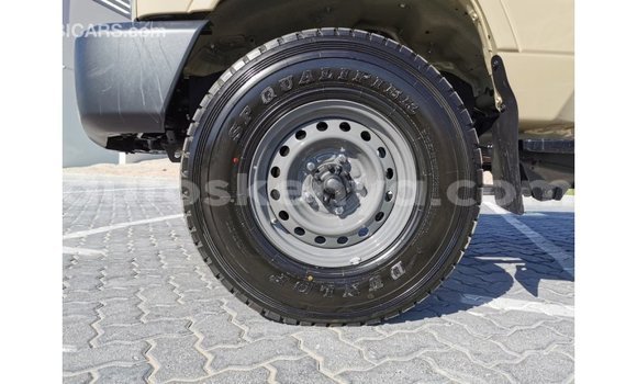 Buy Import Toyota Land Cruiser Beige Car in Import - Dubai in Central Kenya Buy Import Toyota Land Cruiser Beige Car in Import - Dubai in Central Kenya